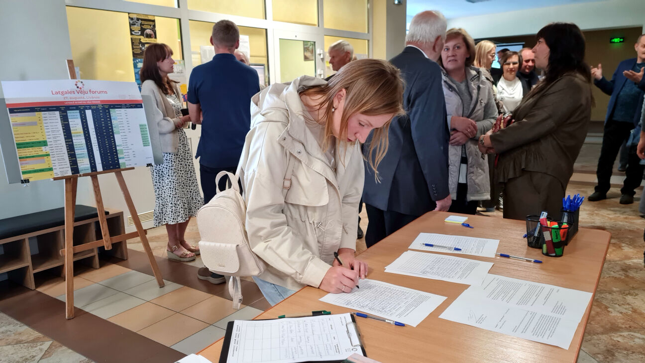 Petīcijā pieprasa apturēt vēja parku nekontrolētu attīstīšanu