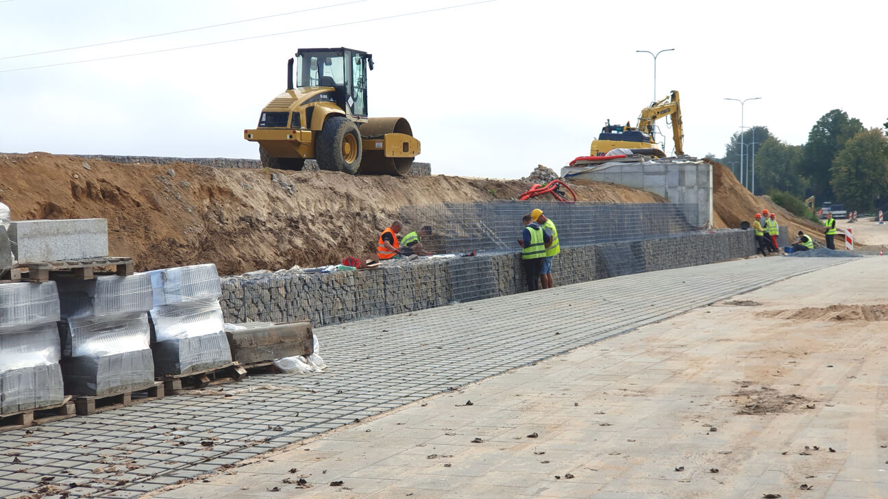Vai uz Daugavas aizsargdambja varēs uzbraukt ar ratiņiem?