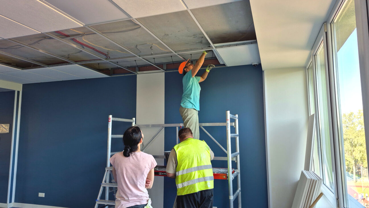 Jēkabpils 2. vidusskolas vestibilā nokrīt apmetums