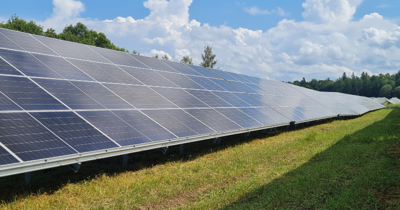 "Sadales tīkls": Saules enerģijas pa&scaron;laik pietiek un pat pāri paliek