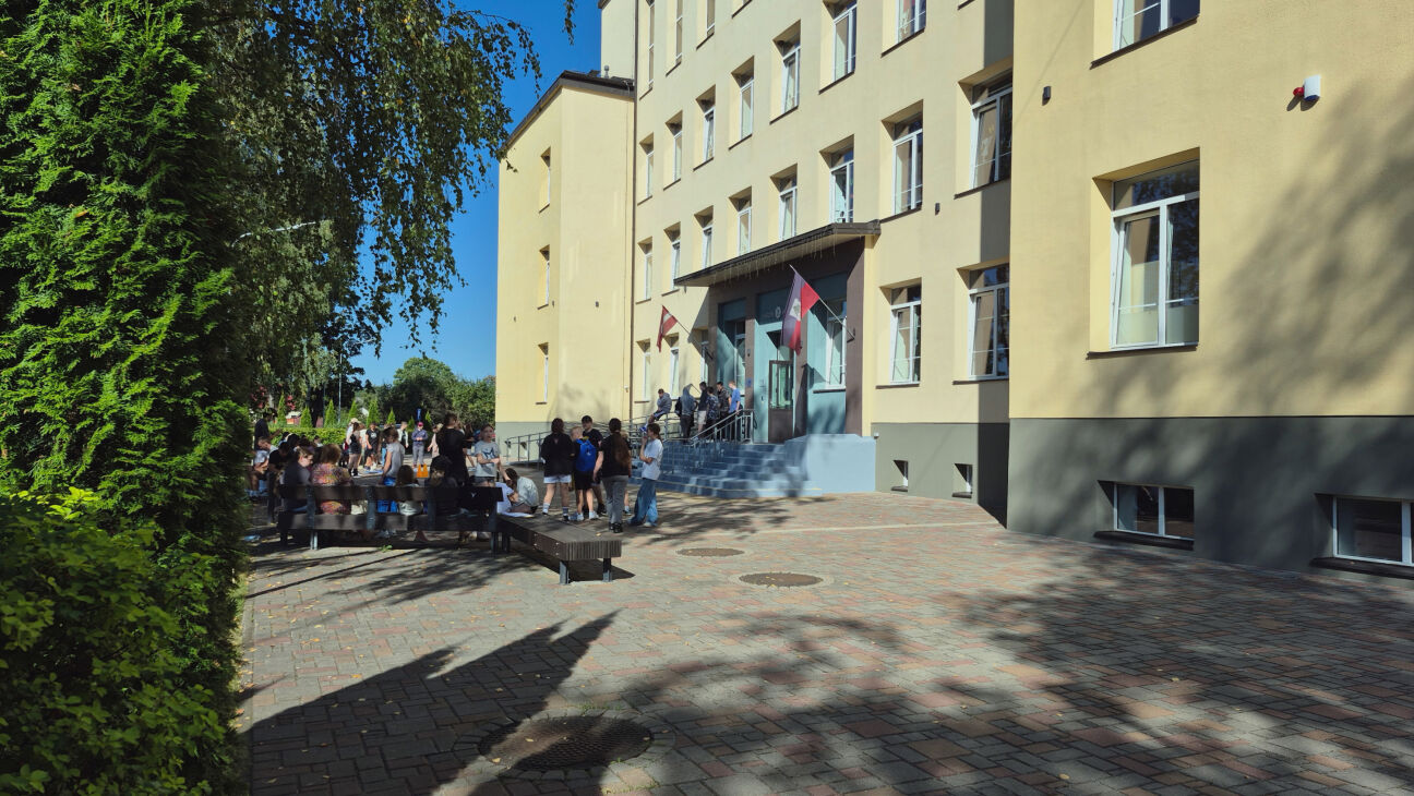 Jēkabpils 2. vidusskola daļai skolēnu organizēs attālinātās mācības