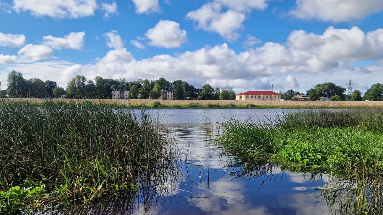 Jēkabpilī Daugavas ūdens atkāpies līdz rekordzemai atzīmei