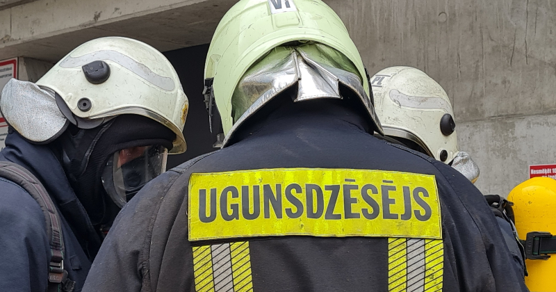 Līvānu novadā glābēji piecas stundas meklē mežā apmaldīju&scaron;os cilvēku 