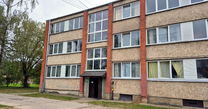 Iedzīvotājiem traucē kaimiņa radītā netīrība un smaka