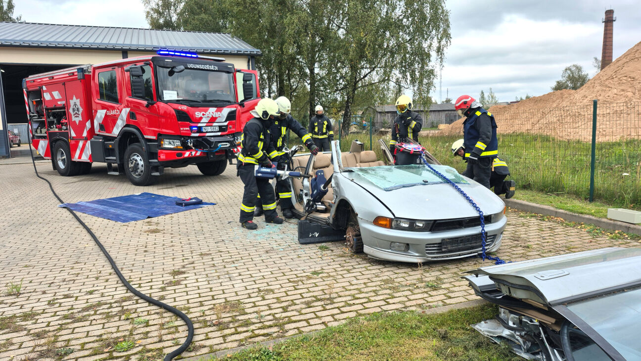 Ugunsdzēsēji par autoavārijām: Noskaidro, pirms sauc glābējus!