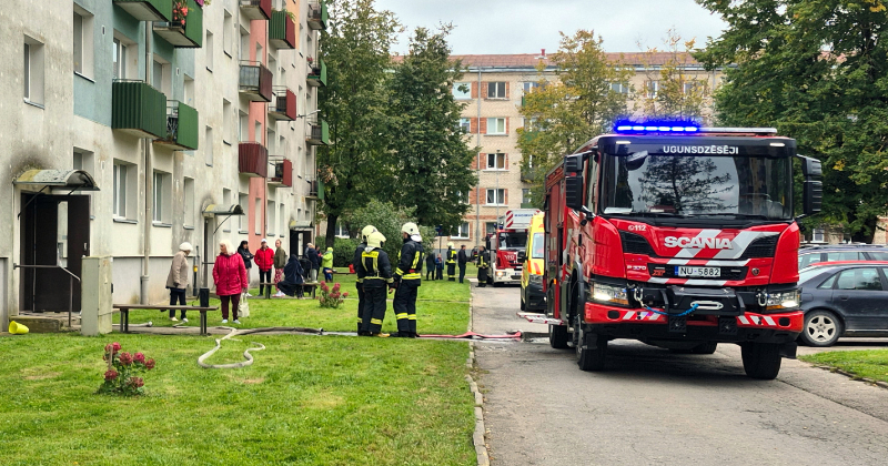 Ugunsgrēka dēļ Aizkrauklē evakuēti 11 cilvēki