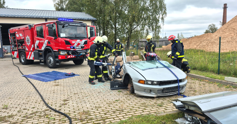 Ugunsdzēsēji par autoavārijām: Noskaidro, pirms sauc glābējus!