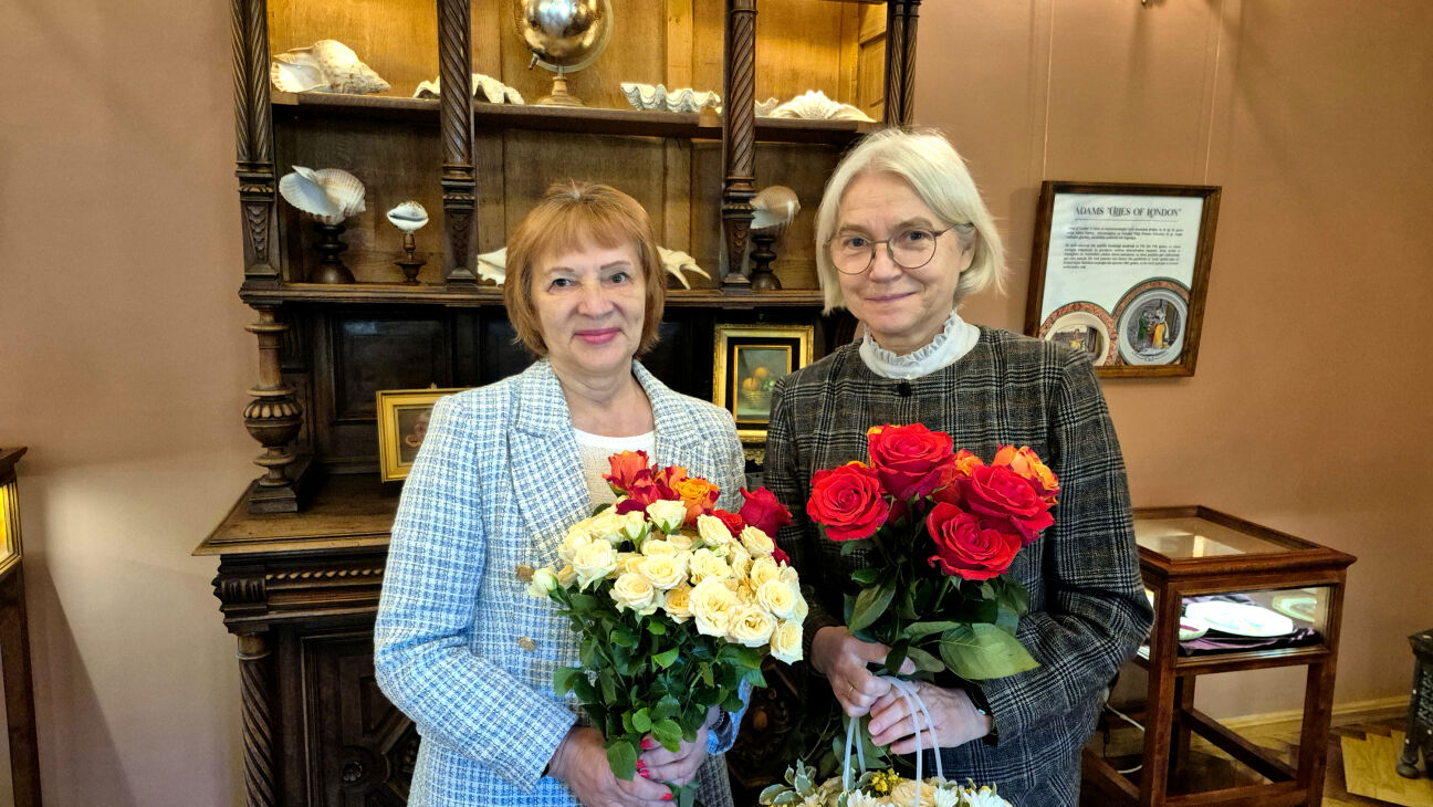 Inese Berķe un Dace Lukševica saņem “Trīs brāļu” goda zīmes