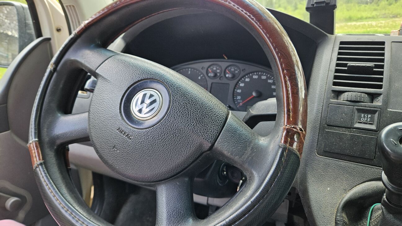 Jauniete Jēkabpilī vada auto reibumā un bez tiesībām