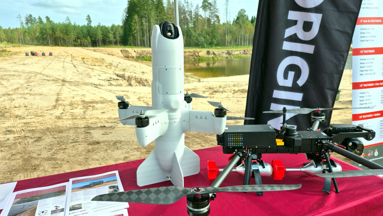 Militārajā poligonā “Sēlija” demonstrē Latvijā ražotus pārtvērējdronus