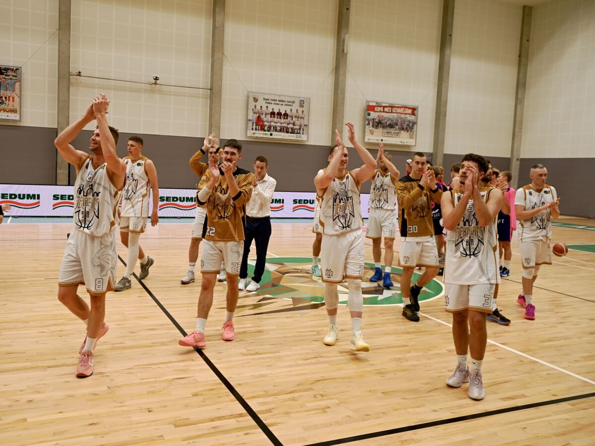 Jēkabpils basketbolistiem pārliecinošas uzvaras savā laukumā
