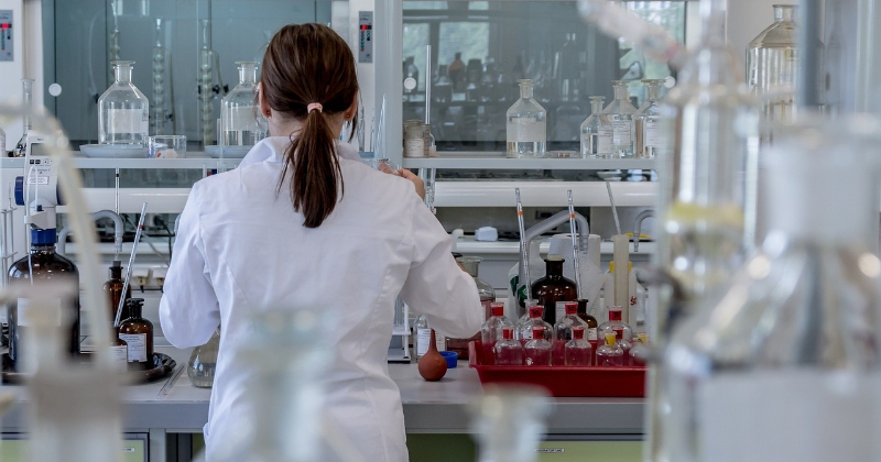 Kamēr medicīnā kopumā trūkst naudas, dažs ārsts saņem 41 000 eiro mēnesī - TOP 300 lielākās algas Latvijas medicīnā