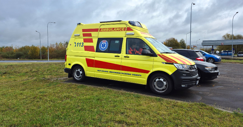 Daugavpilī mediķi dežūrē automa&scaron;īnās uz ielas