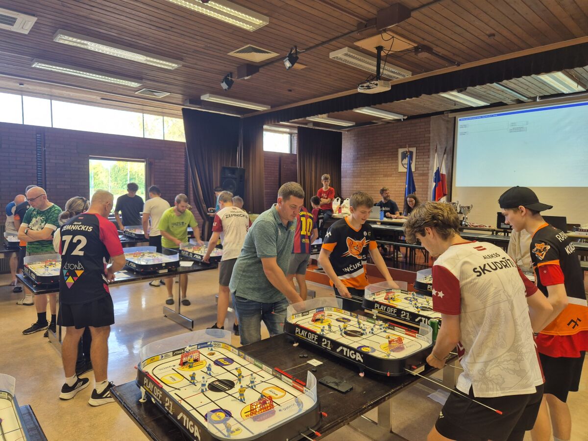 Jēkabpilietim izcili panākumi Pasaules Supersērijā galda hokejā