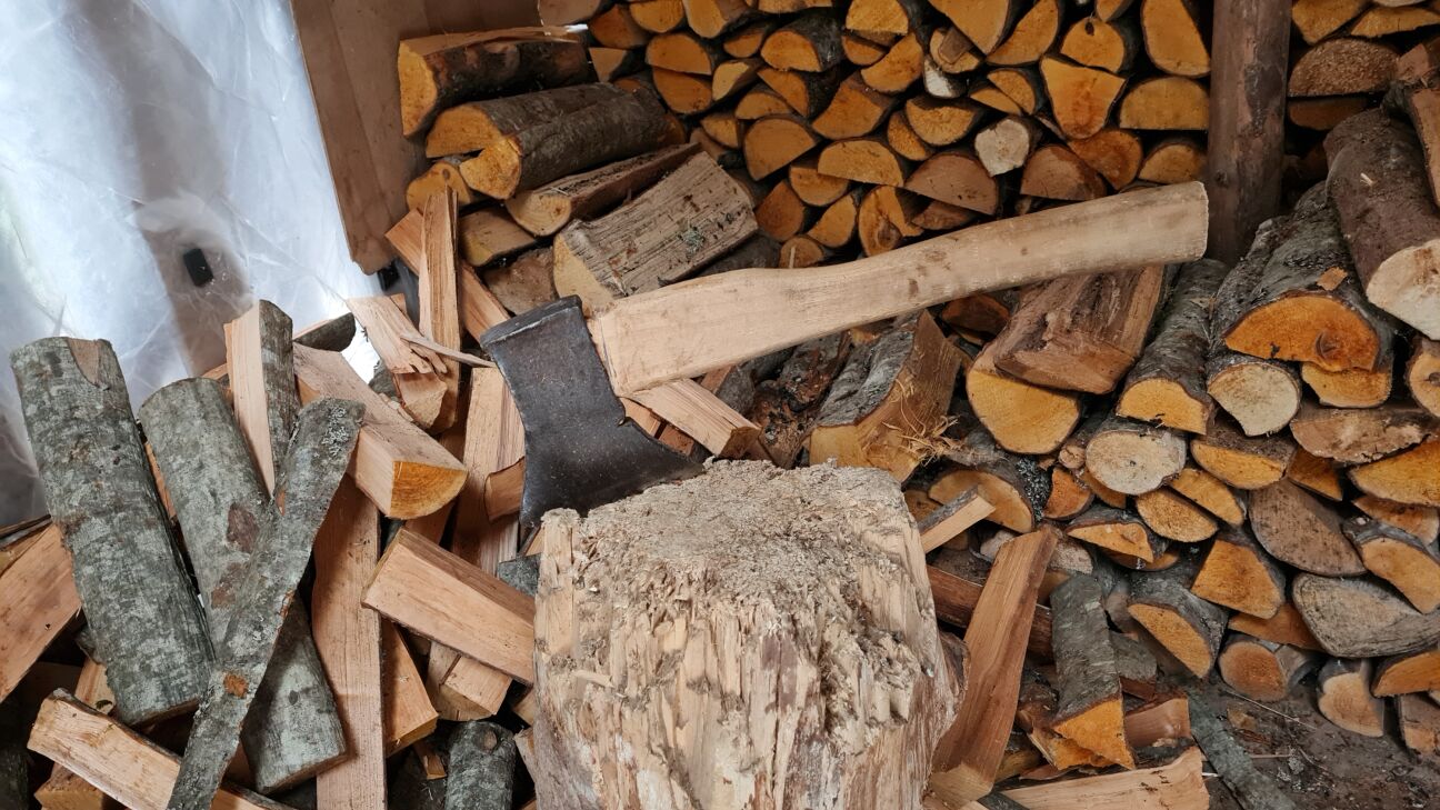 Jēkabpilī degoša malka liek iedzīvotājiem bēgt no mājas 