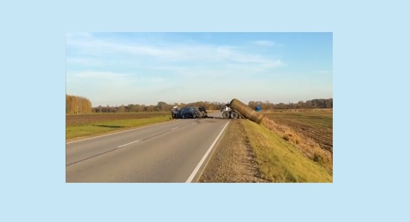 Neretas pagastā traktora un vieglās automašīnas sadursmē – divi cietušie