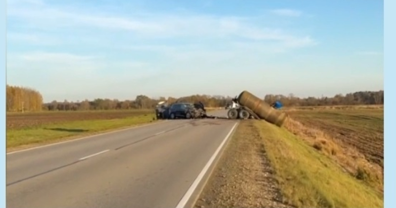 Neretas pagastā traktora un vieglās automa&scaron;īnas sadursmē &ndash; divi cietu&scaron;ie