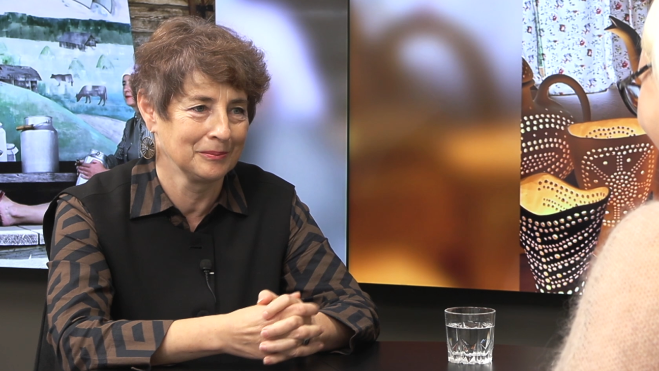 Tepat aiz horizonta: Keramikas mākslas pasaule ar Andu Svarāni