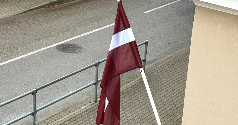 Novembrī Jēkabpilī uzmanību pievēr&scaron; sarkanbaltsarkanajam 