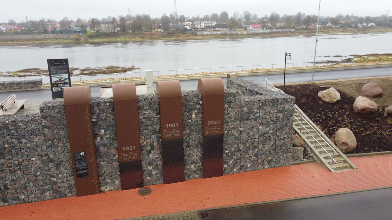 Jēkabpilī atklāj pārbūvēto Daugavas aizsargdambi