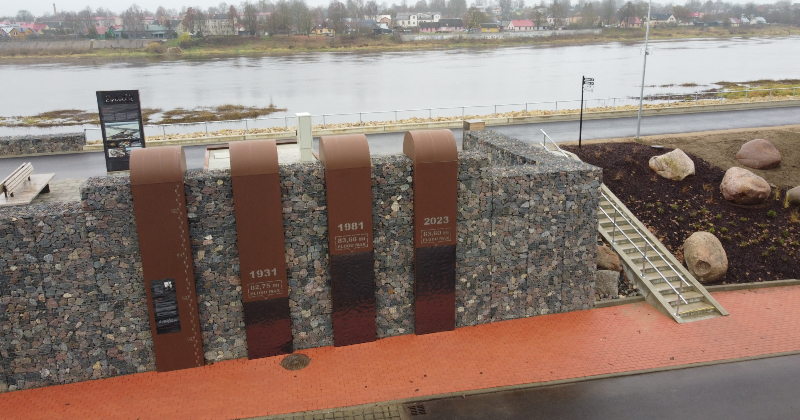 Jēkabpilī atklāj pārbūvēto Daugavas aizsargdambi