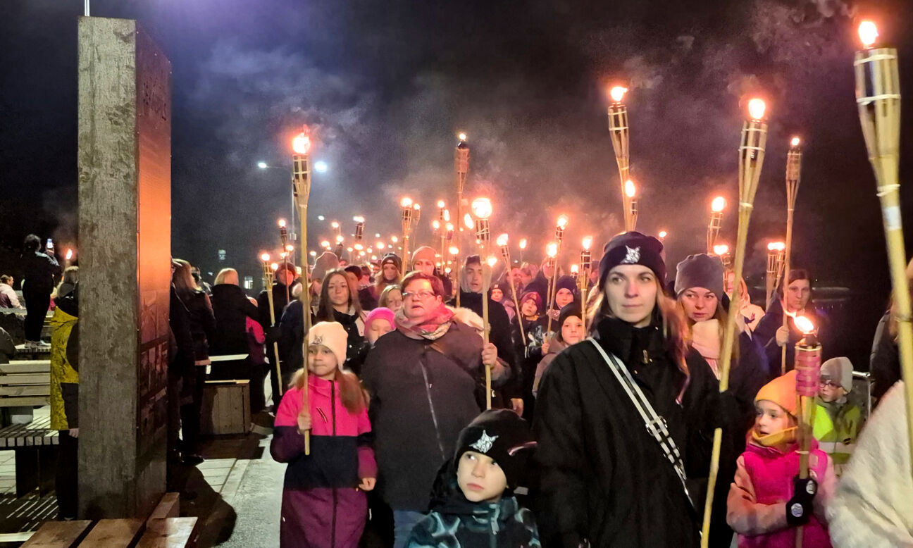 Jēkabpili Lāčplēša dienā izgaismo simtiem lāpu gaismu