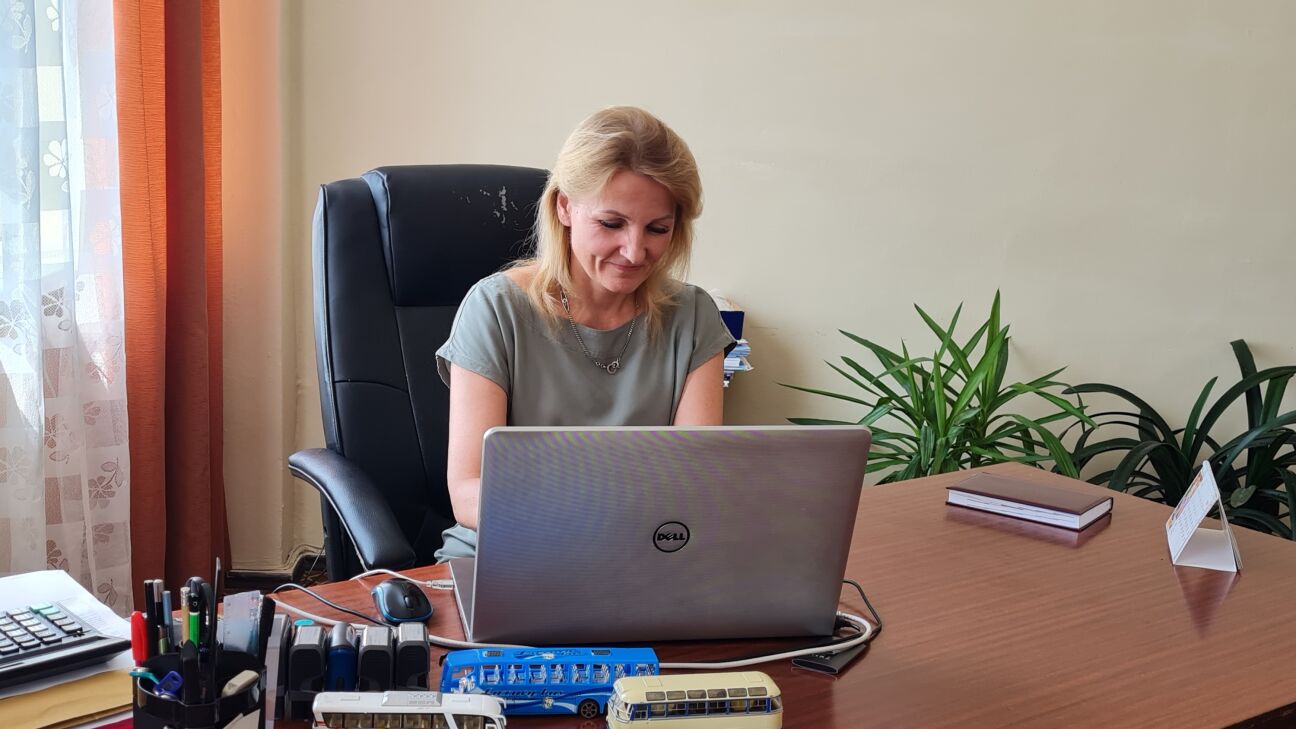 Aija Vetere sasit pašvaldības spēkratu – taisnojas, ka auto bija vecs un nolietots