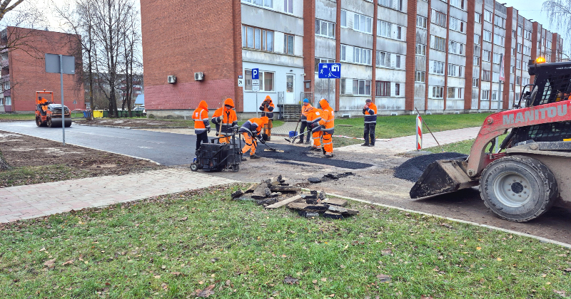 Tauta ziņo: sola sniegu, bet Jēkabpilī asfaltē iek&scaron;pagalmus
