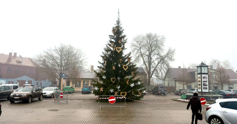 Ziemassvētku egles iedeg&scaron;anas laikā Vecpilsētas laukumā slēdz satiksmi (SHĒMA)