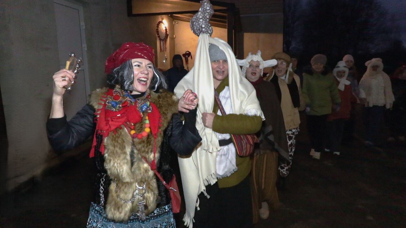 Ierasto mieru Biržos pārtrauc maskoti ciemiņi