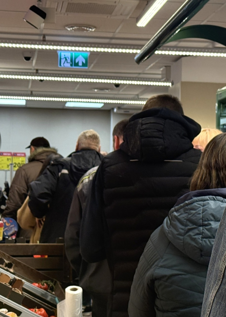 Tauta ziņo: Garo rindu dēļ iepirk&scaron;anās Jēkabpilī jāplāno kā ekspedīcija