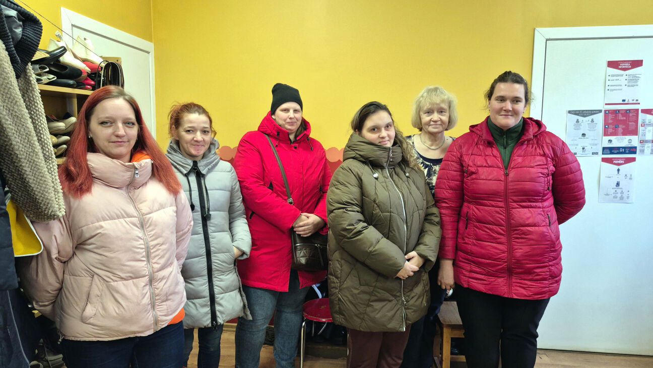 Sešas Jēkabpils novada ģimenes saņem dāvanu Ziemassvētkos