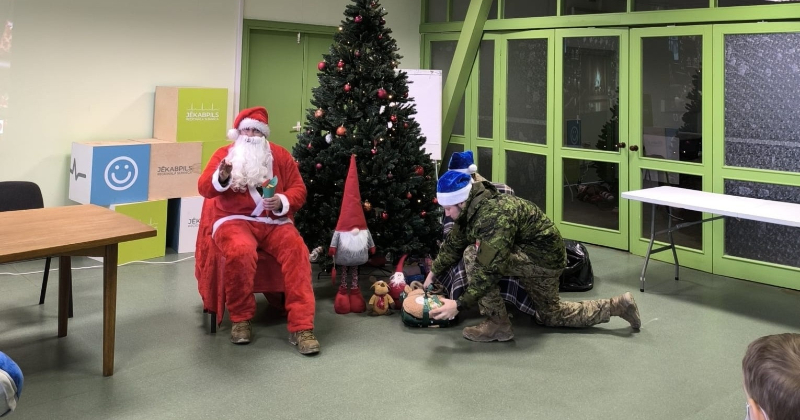 Kanādas karavīri Jēkabpils slimnīcā īsteno iniciatīvu &ldquo;Operācija Ho Ho Ho&rdquo;