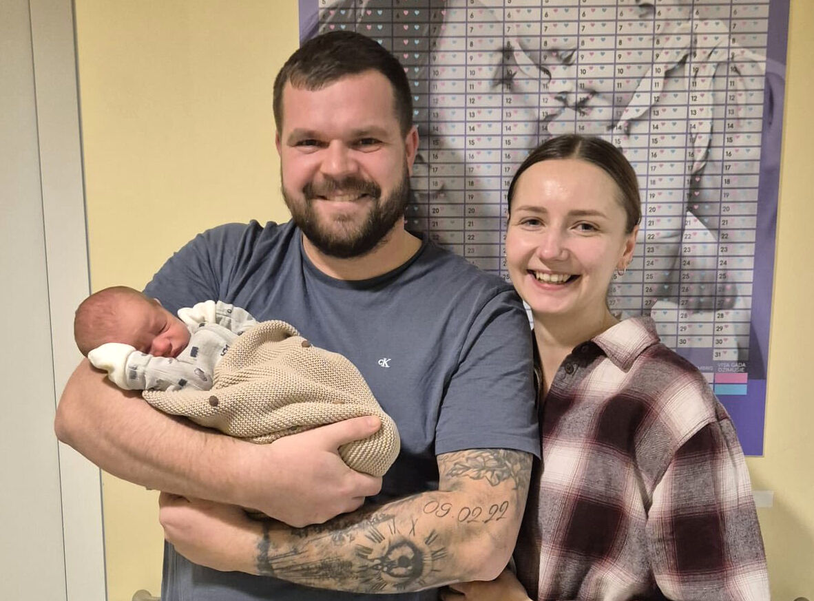 Jēkabpils reģionālajā slimnīcā 2026. gada pirmais mazulis – zēns