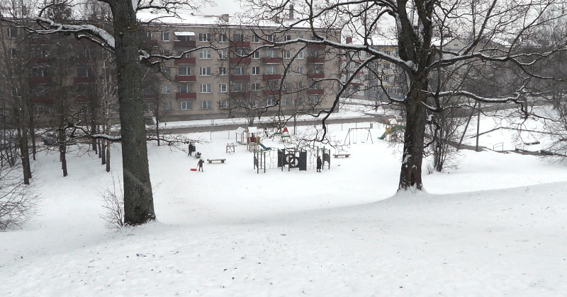 Braucot no kalna, bērns Jēkabpilī gūst apak&scaron;žokļa lūzumu