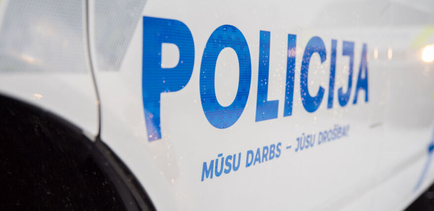 Asarē pieķer dzērāj&scaron;oferi &ndash; kungs pie stūres sēdies teju trīs promiles