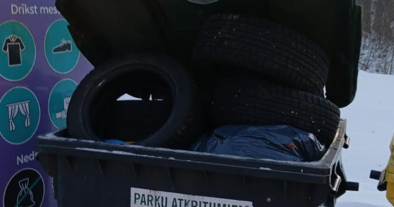Riepas nonāk nepareizajos konteineros &ndash; SIA &ldquo;Jēkabpils pakalpojumi&rdquo; brīdina par sekām