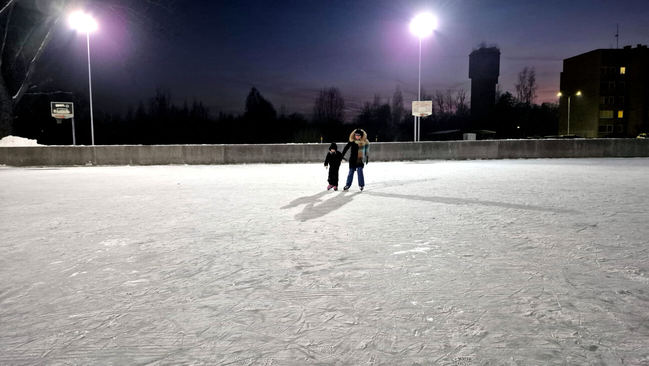 Tauta ziņo par nepilnībām Pils mikrorajona slidotavā