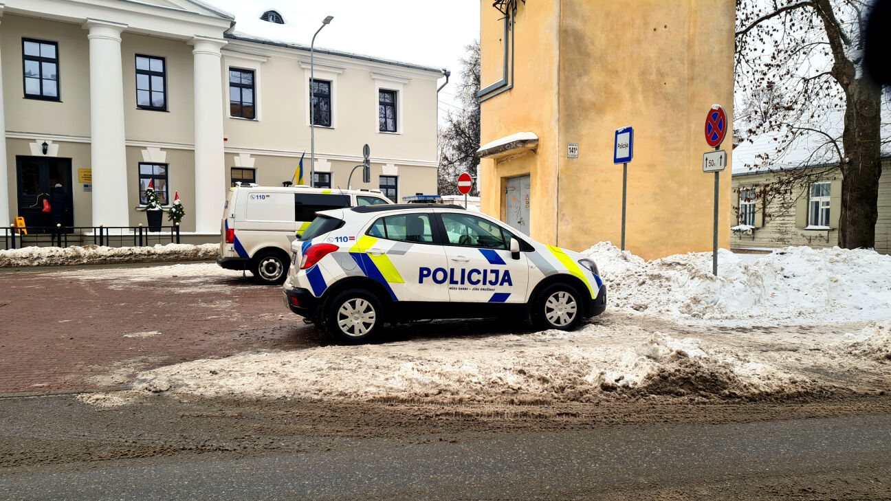 Jēkabpilī uz gājēju pārejas notriec sievieti