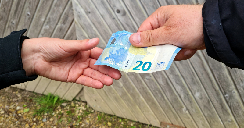 Jēkabpils novadā ap 20 vēlētāju balsis pirktas ar nelielām naudas summām un viskija pudeli