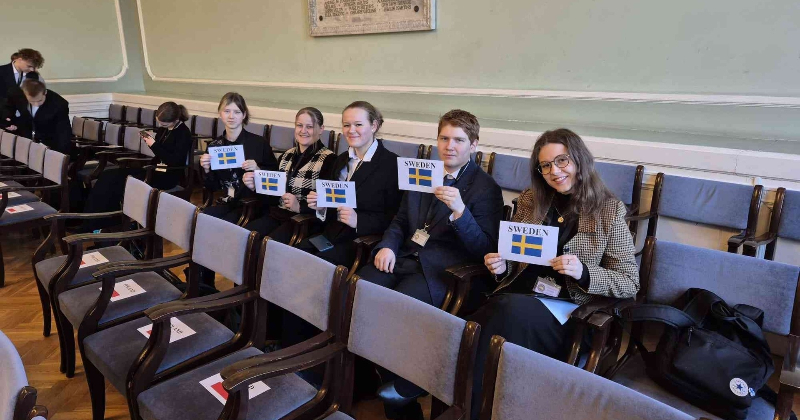 Ģimnāzisti ieņem Eiropas Parlamenta deputātu lomas un diskutē par Eiropas nākotni