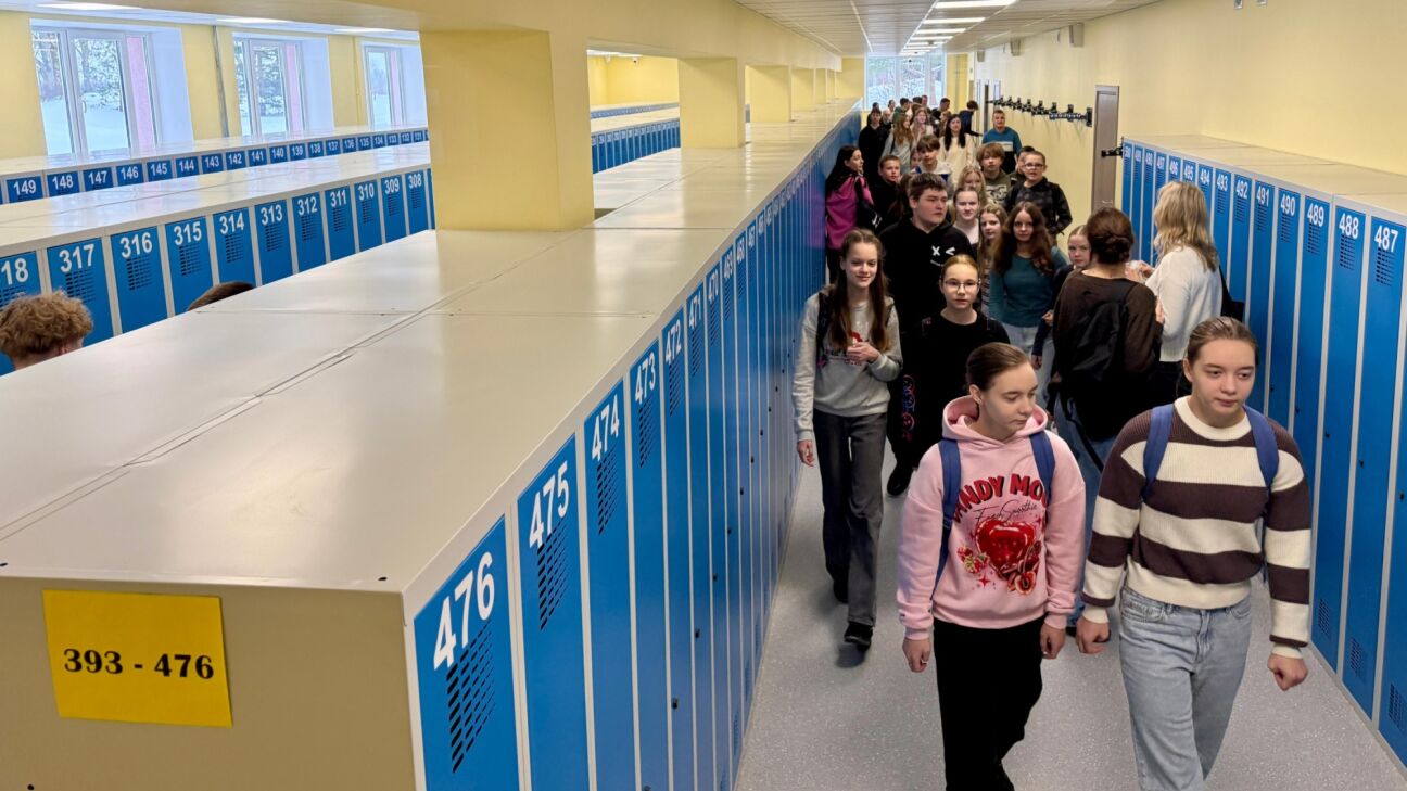 Jaunā garderobe Līvānu 1. vidusskolā liek justies kā ārzemju filmā