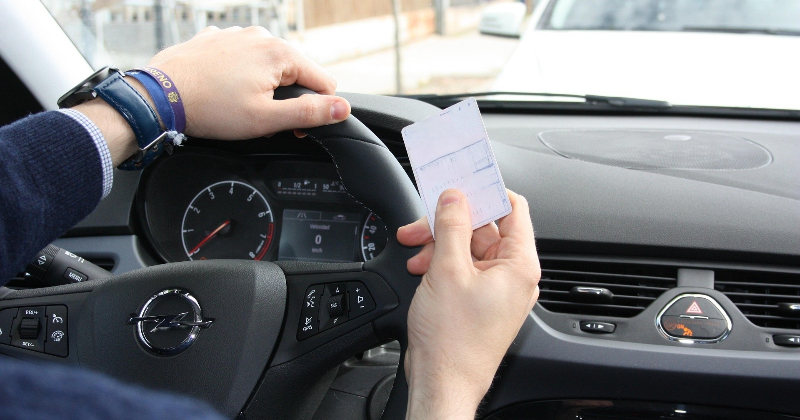 Jēkabpils novada domes deputāts iekļūst avārijā un sasit pa&scaron;valdības automa&scaron;īnu