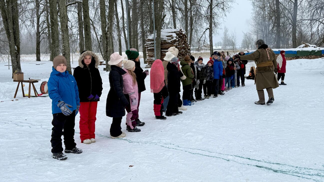 Kamēr citviet vēl sals, Leimaņos ziemu dzen projām