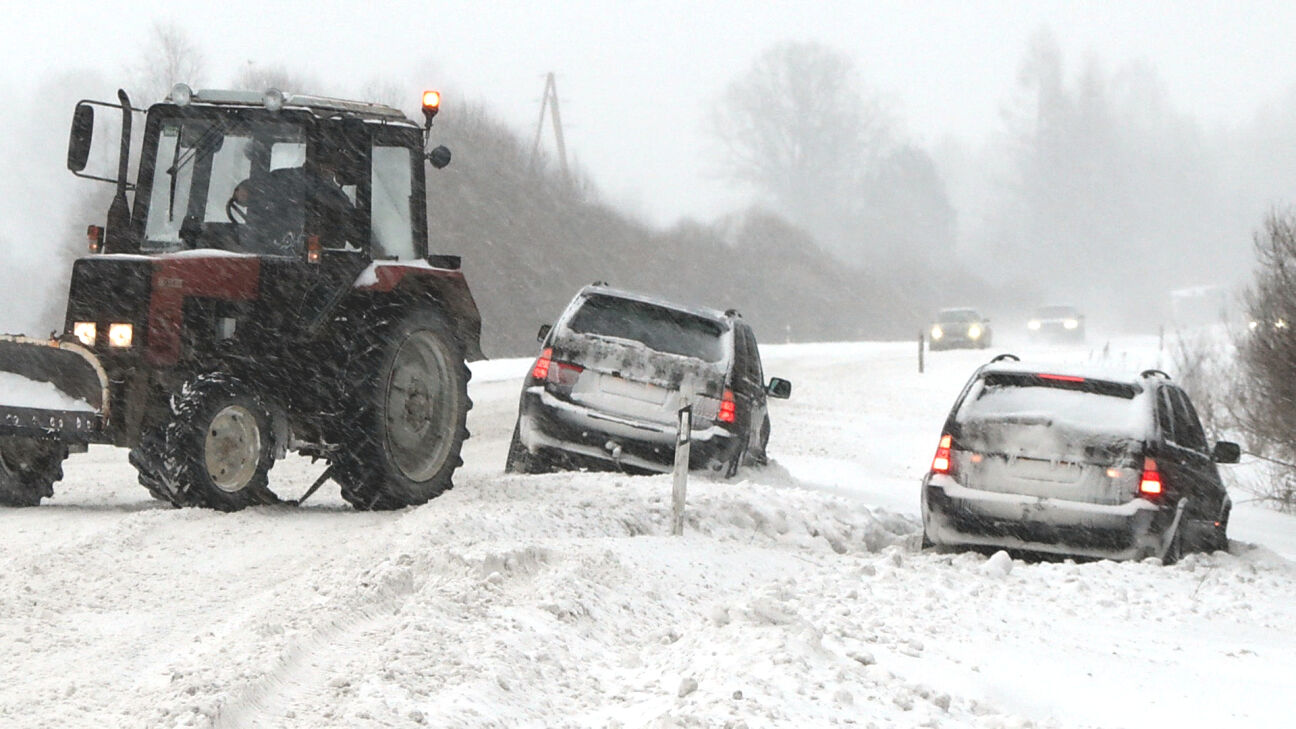 Sniegputeņa haoss – Jēkabpilī un tās apkārtnē piedzīvota saspringta nedēļas nogale
