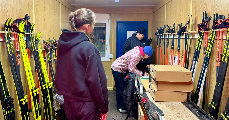 Pateicoties bezmaksas slēpo&scaron;anas inventāram, līvānie&scaron;i atgriežas uz slēpēm