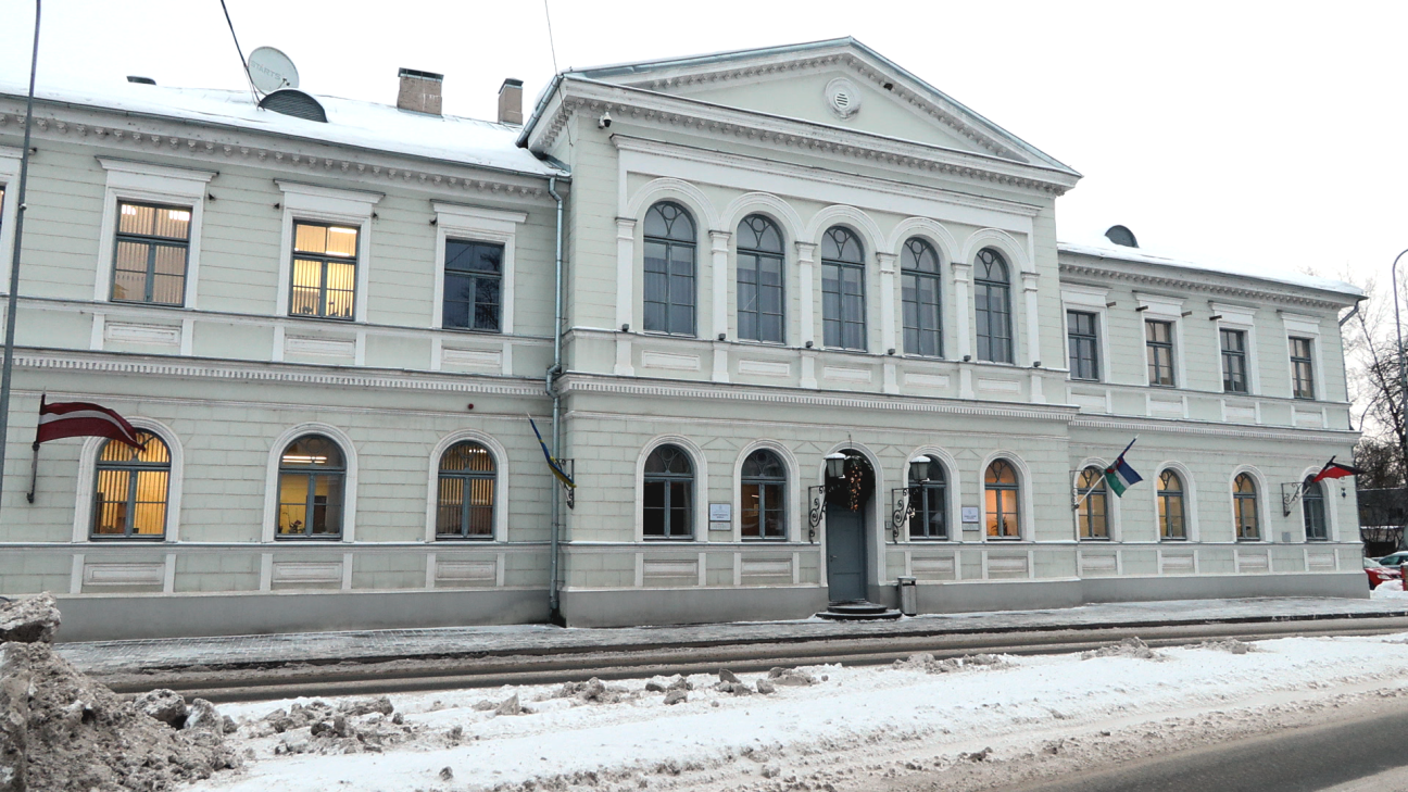 Vietvara dod “zaļo gaismu” vecāku piketam par skolu slēgšanu