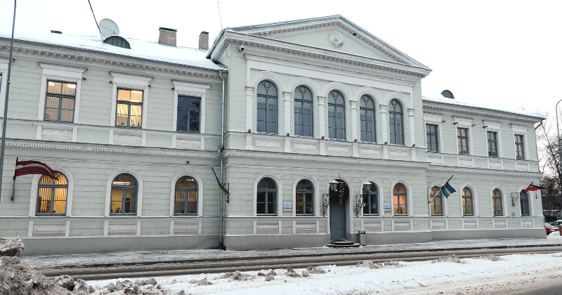 Vietvara dod &ldquo;zaļo gaismu&rdquo; vecāku piketam par skolu slēg&scaron;anu