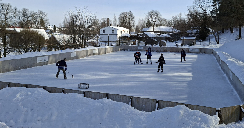 Viesītē aizvadīts starptautisks āra hokeja turnīrs &ndash; pārstāvētas 10 komandas