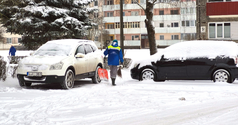 Jēkabpilie&scaron;a sūdzība par neizbraucamu stāvlaukumu liek pa&scaron;valdībai rīkoties